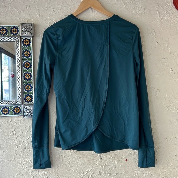 Athleta Long Sleeved Wrap Top size Medium - Picture 6 of 8